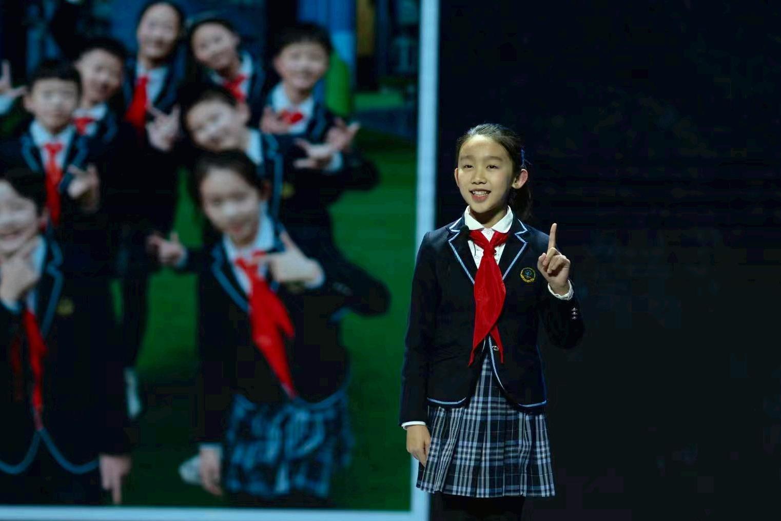 女,汉族,毕业于成都市泡桐树小学,现就读于成都石室联合中学,曾参与