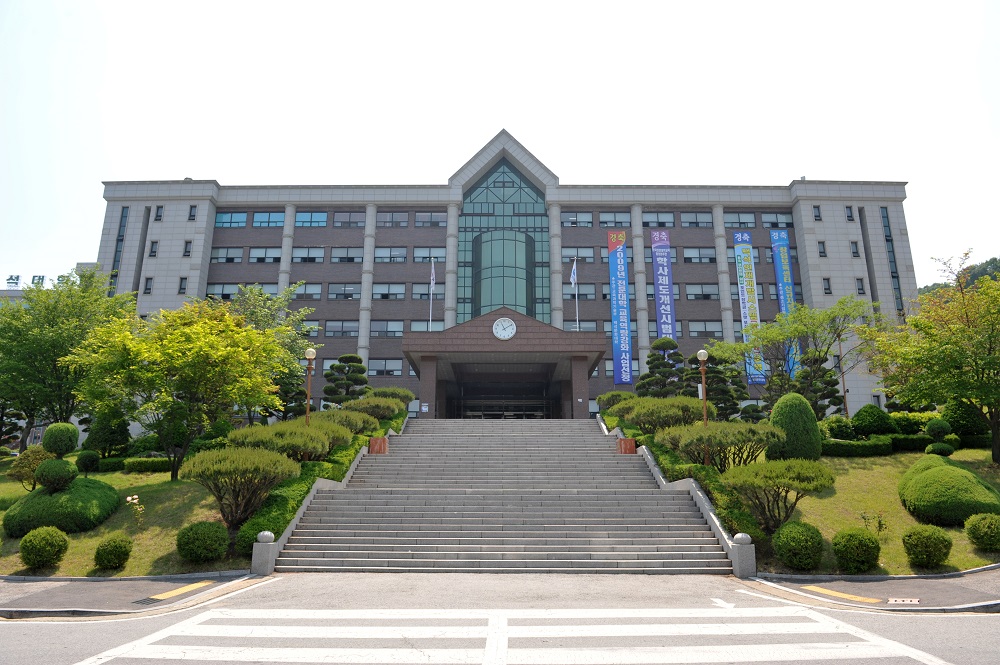 白石大学