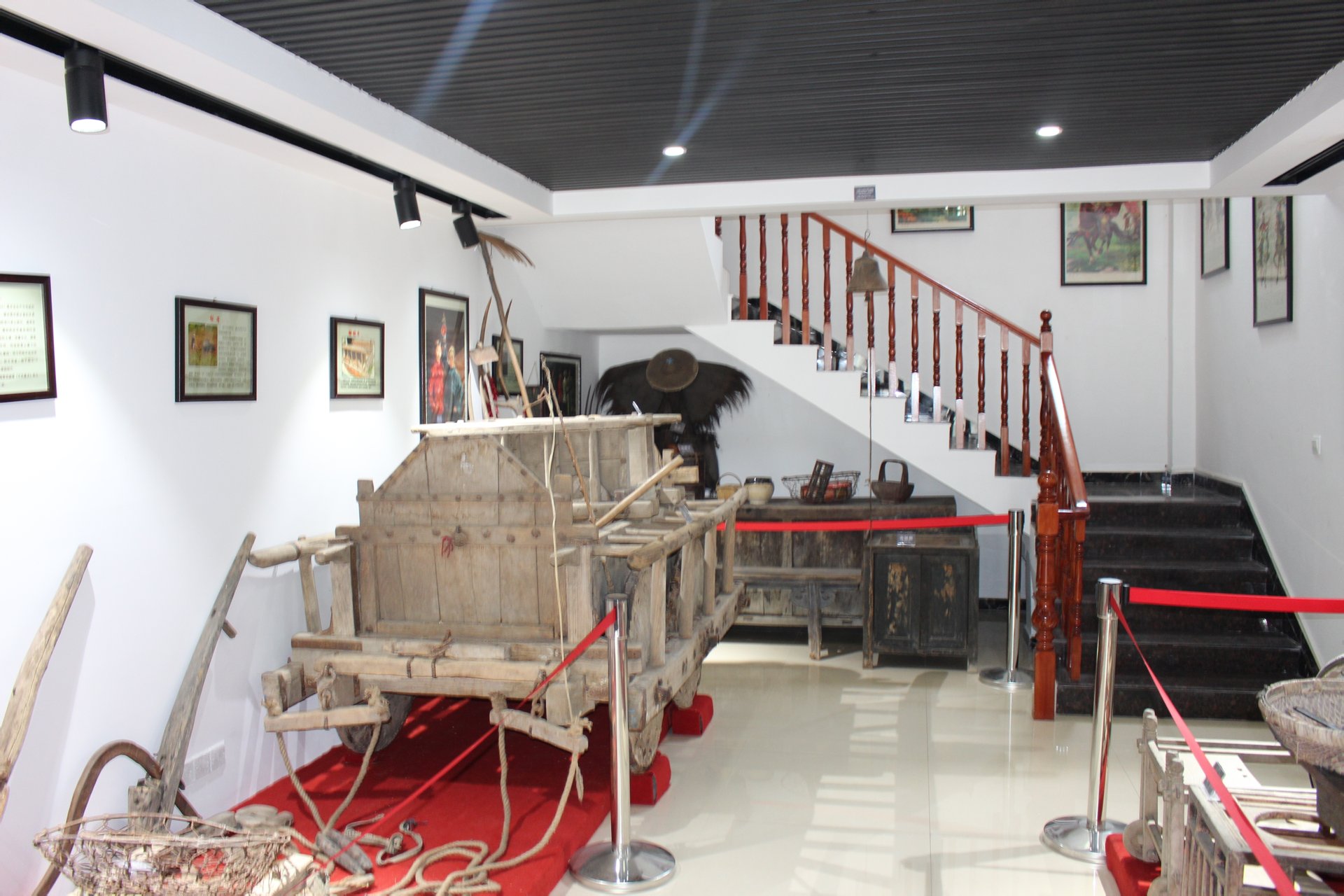  p> b>张翟村原名石屋张庄,因汉朝扶沟候朱鲔(wěi)的墓室于此而得名