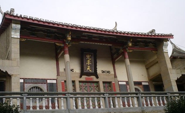  p>天花圣寺位于莆田市秀屿区埭头镇汀港村境内,雄踞于大蚶山二指峰