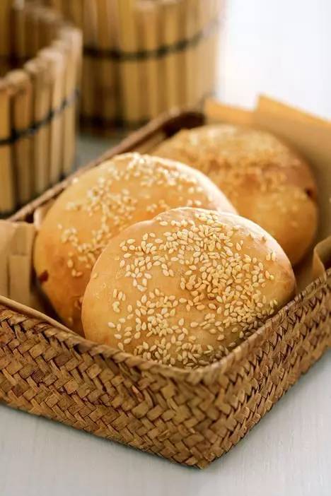  p>靳贤书烧饼是河南省焦作市一道著名的传统面食小吃.