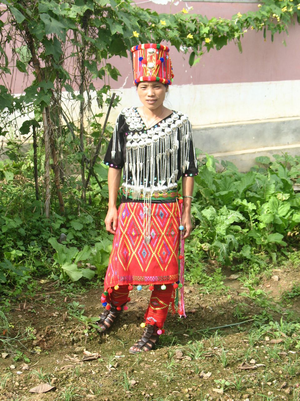  p> b>景颇族 /b>,是中国的少数民族之一,有自己的语言和文字,语言属