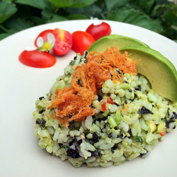  p>牛油果拌饭是一款菜品,制作原料主要有牛油果,白米,蟹籽等.