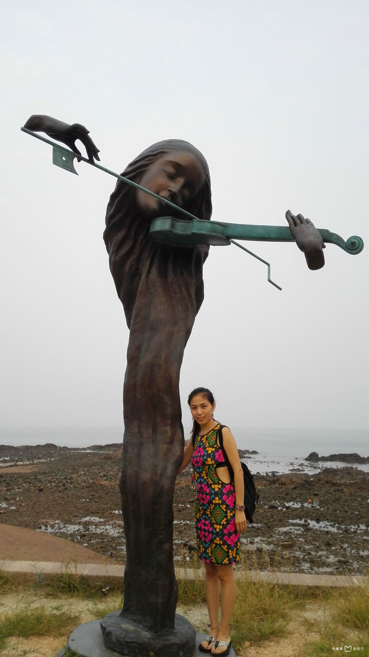 景区由室内雕塑艺术馆和室外雕塑公园两部分组成,总规划面积8公顷