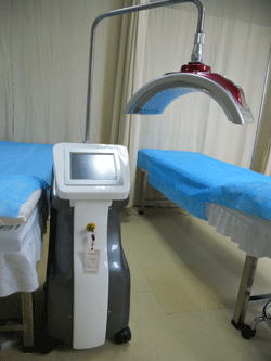 可见光的辐射,皮肤的腺体不会因热损伤而变形,该治疗方法是自然和无创