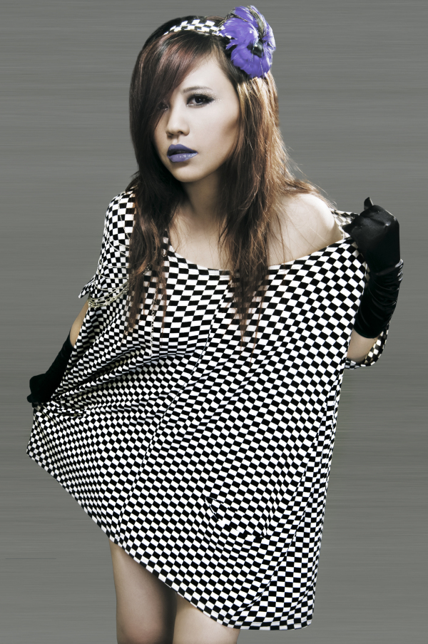  p>韩真真,1986年3月31日出生于陕西省西安市,中国内地女歌手.