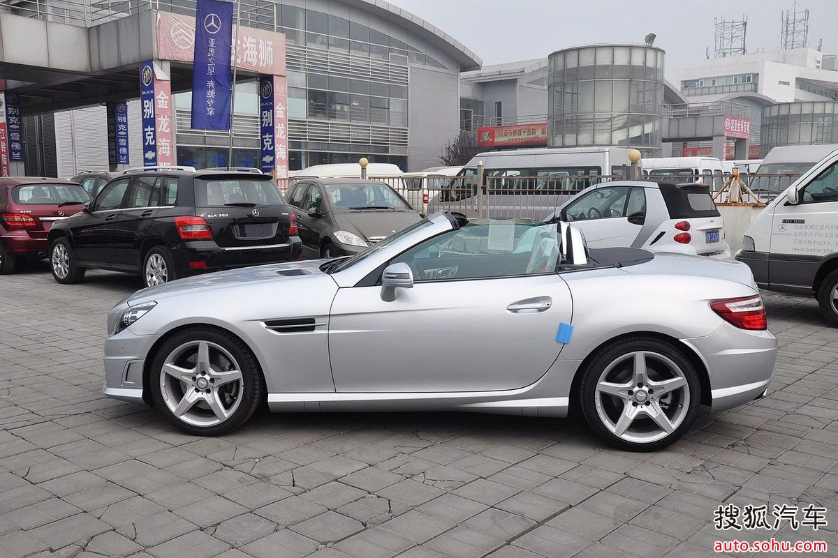  p>奔驰slk是全球首款大批量生产的硬顶敞篷 a href="#" data-lemmaid