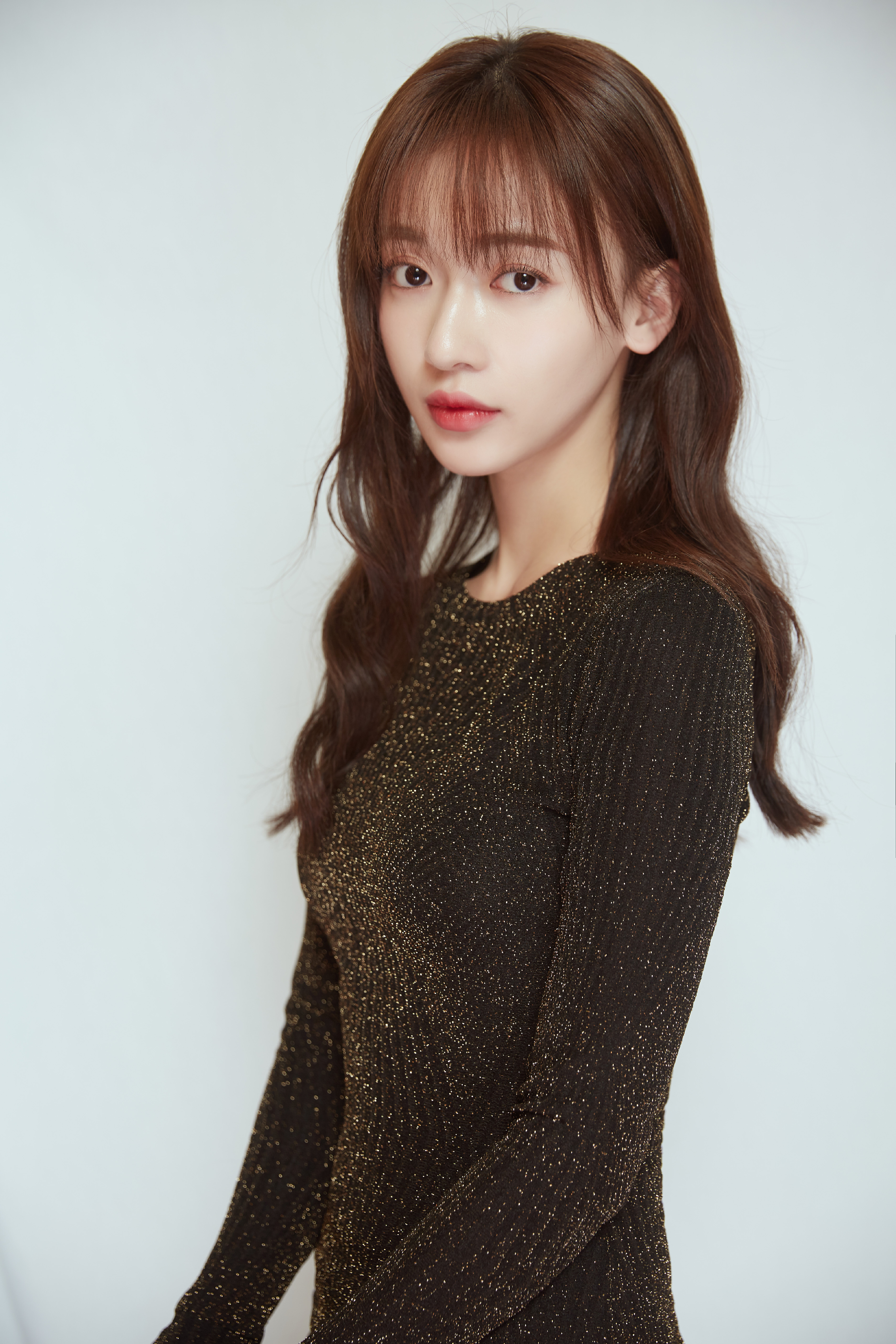  p>吴谨言,1990年8月16日出生于四川省成都市都江堰市,毕业于 a