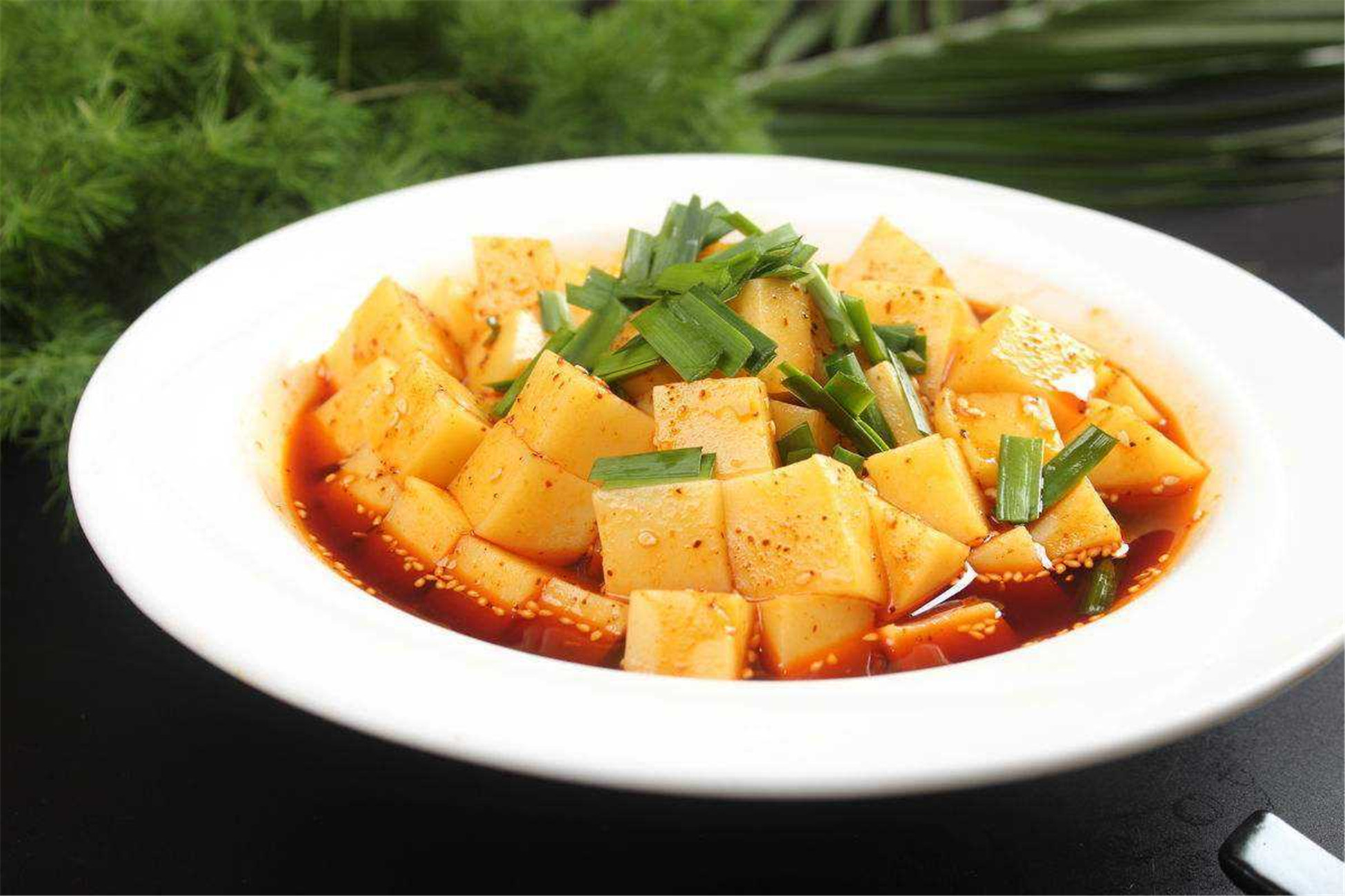  p data-id="gnx7xjr12i">搅团是著名的特色小吃,定义为"用面搅成的 a