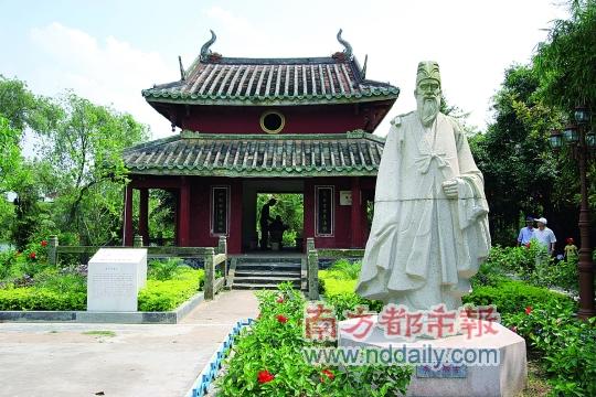  p>广东湛江市雷州西湖公园内古迹甚多.