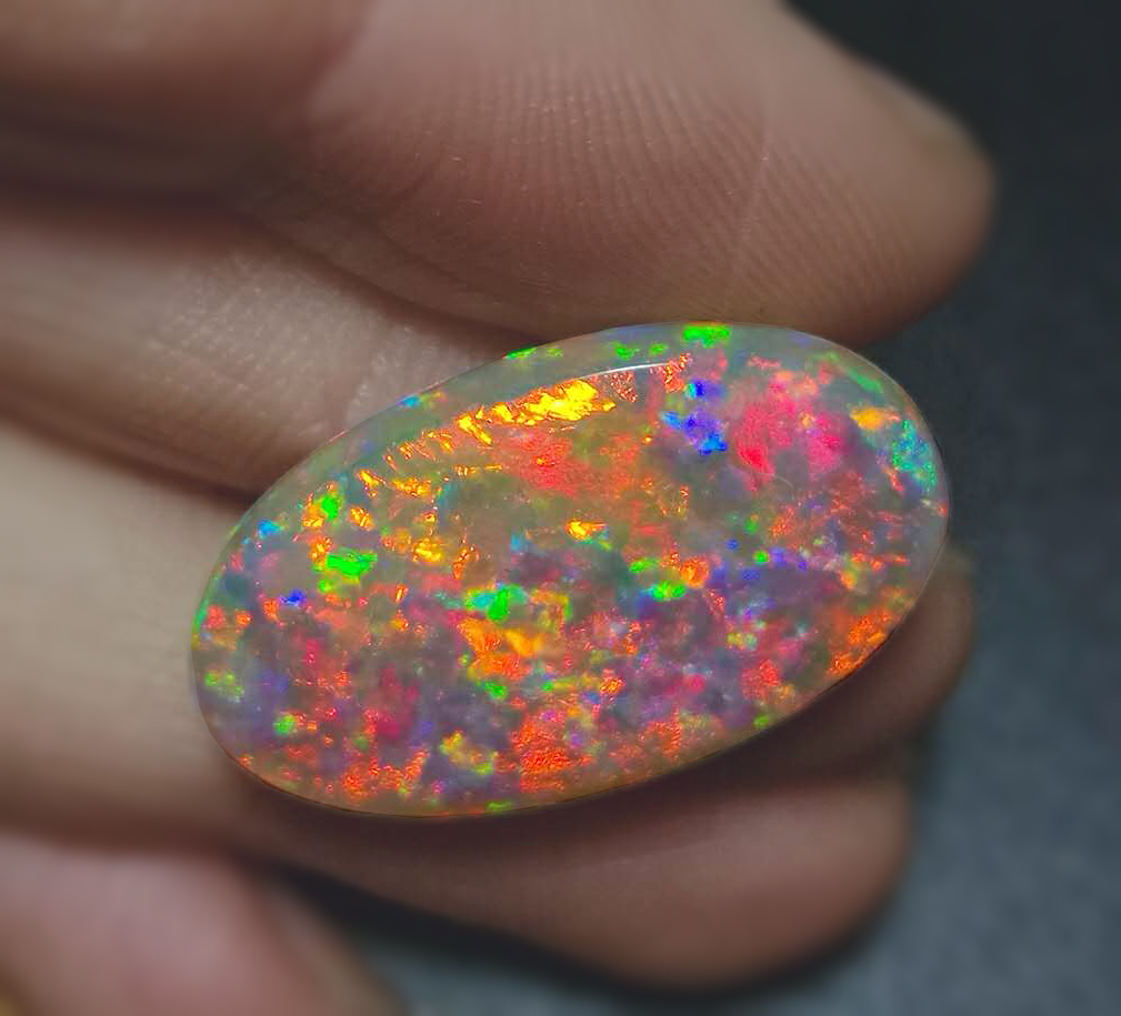  p>欧泊的英文为opal,源于拉丁文opalus,意思是"集宝石之美于一身".