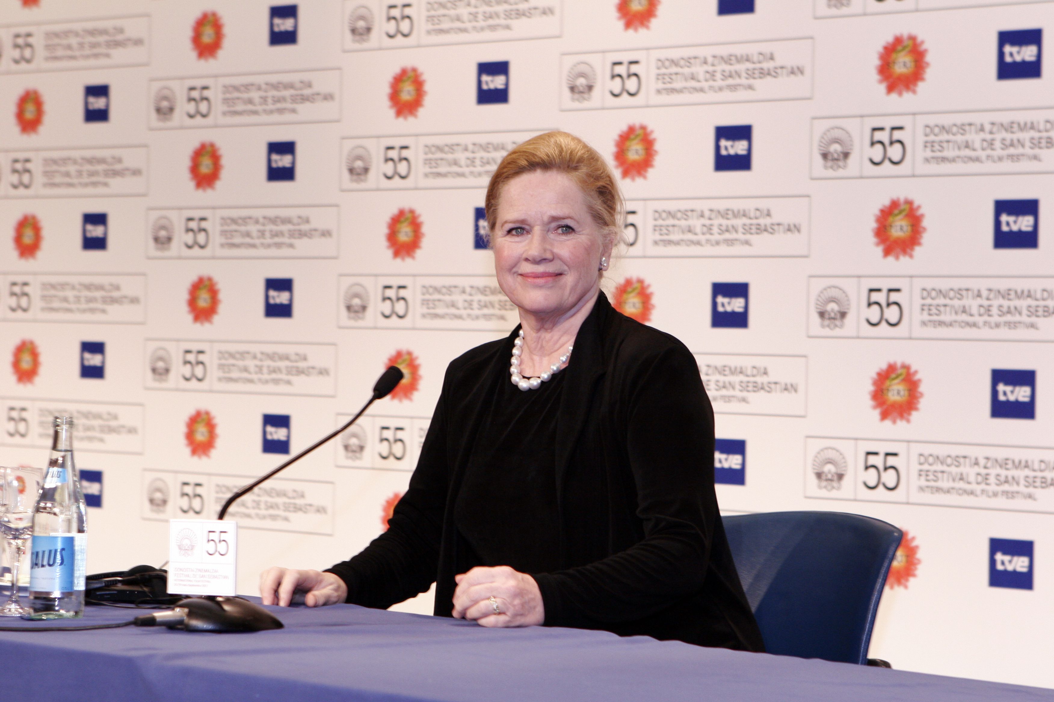  p>丽芙·乌曼,1939年12月16日出生于日本东京,挪威女演员,主要作品有