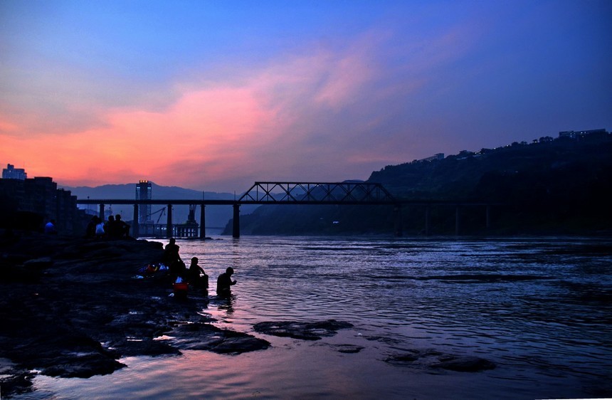  p>水富市,云南省辖县级市,由昭通市代管,市境位于云南最北端, a