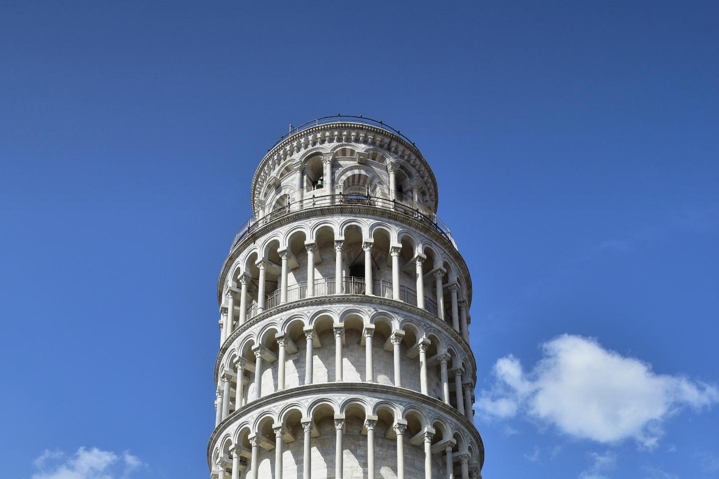 比萨斜塔