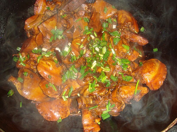  p data-id="gn6s3wlyxd">蚌肉烧法是一道以河蚌,五花肉为主要原料