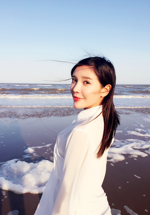  p>那朵,出生于山东省菏泽市,中国内地女演员,模特.