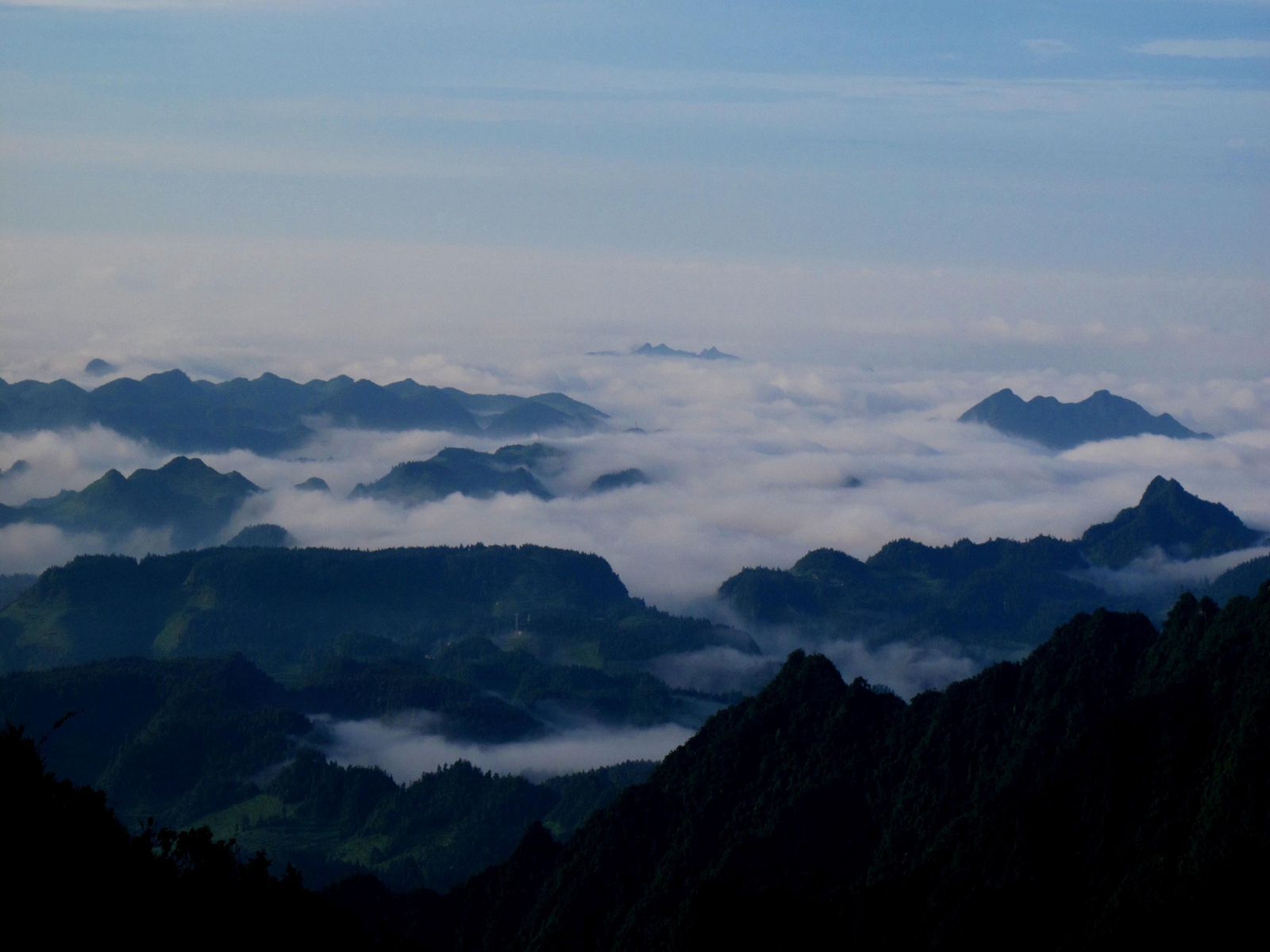  p>娄山关亦称太平关,原名娄珊关,娄关,后称 a
