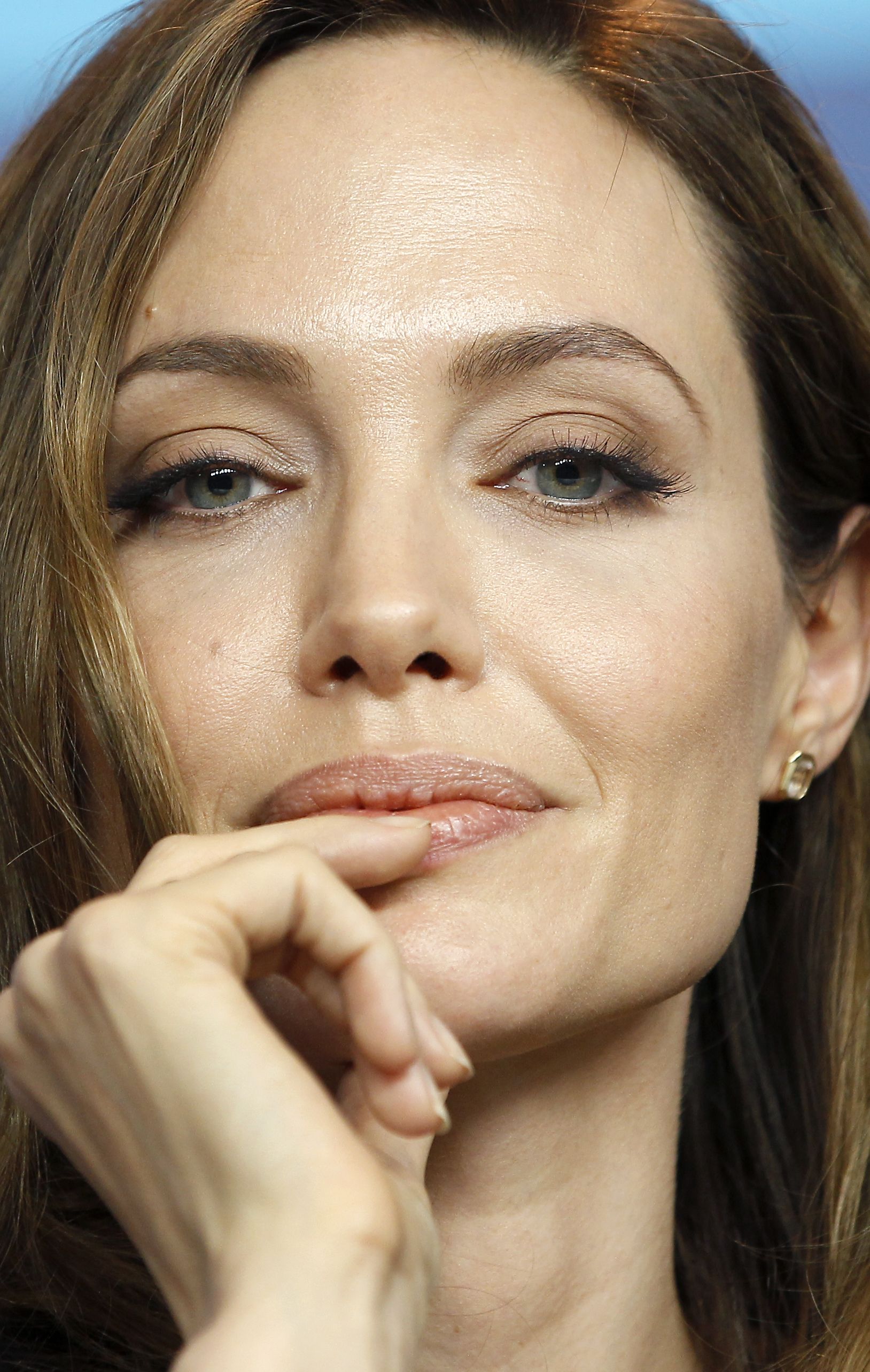  p>安吉丽娜·朱莉 i>(angelina jolie /i>),1975年6月4日出生于美国