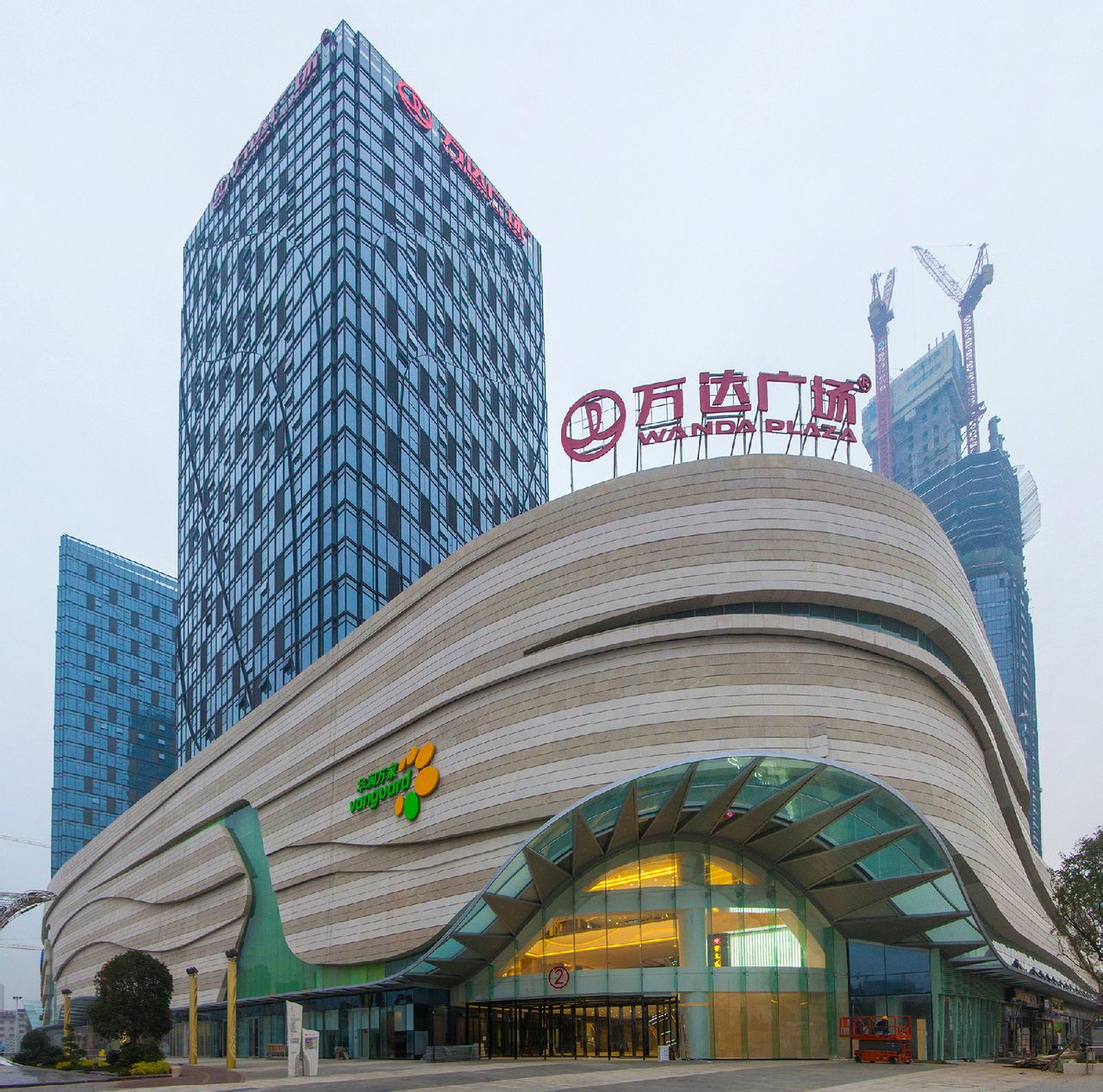  p>昆明西山万达广场是万达第100座万达广场,位于云南省昆明市,2014年