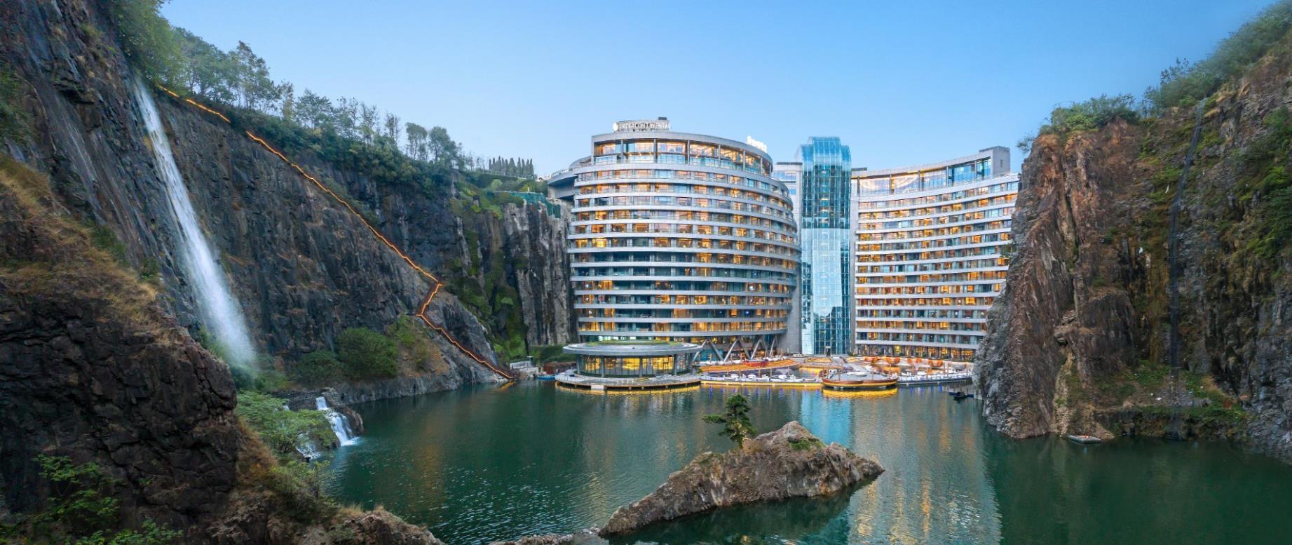  p>上海佘山世茂洲际酒店(又名:世茂深坑洲际酒店),位于上海市松江