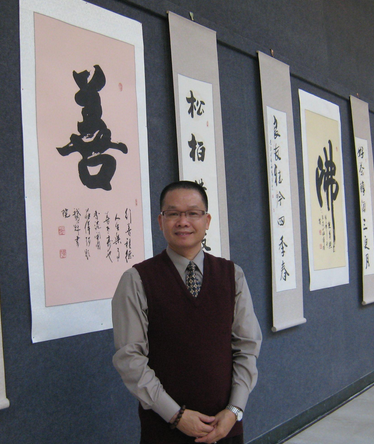 data-id="gnwu48yfev">庄伟强,1960年出生,别名开圆,书法家,现为庄严