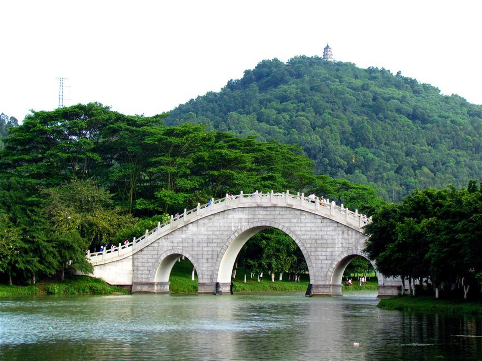  p data-id="gnwnbj6ecd">顺峰山公园, a target="_blank" href="