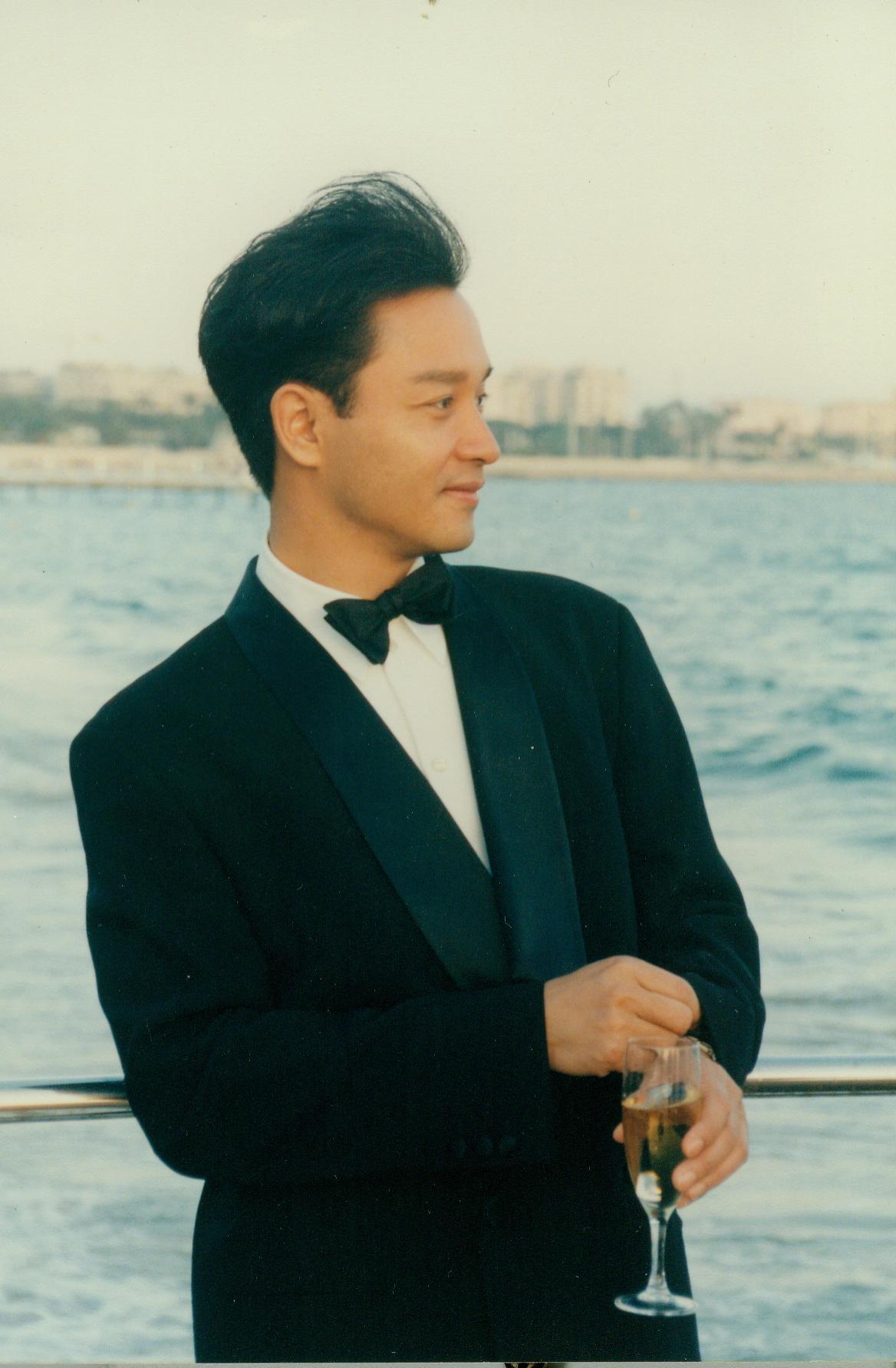  p>《红色恋人》是由 a target="_blank" href="/item/叶大鹰/7322578