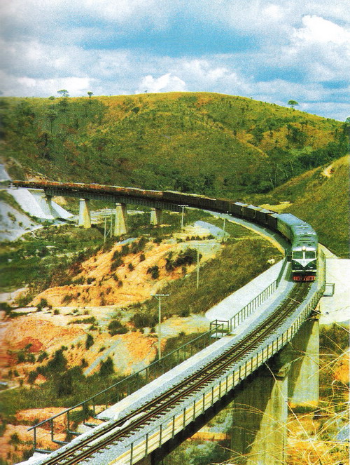  p>坦赞铁路是一条贯通 a target="_blank" href="/item/东非/3150243