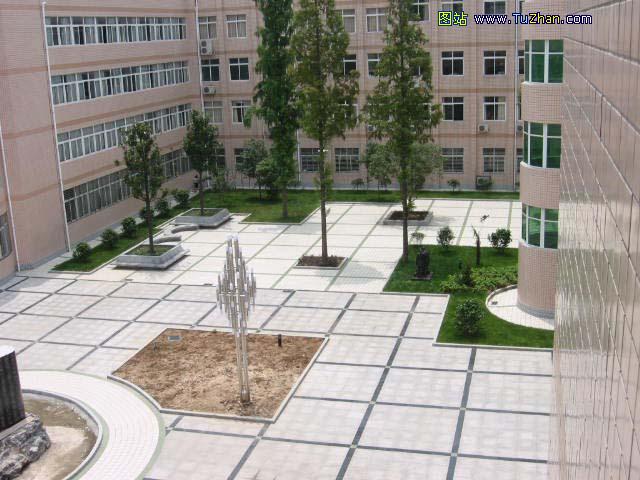  p data-id="go0lz57znn">枣阳市第一中学,全称是"湖北枣阳一中",位于