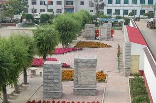 高中发展的特殊历史机遇,锐意进取,大胆创新,使得东丰三中迅速崛起,从