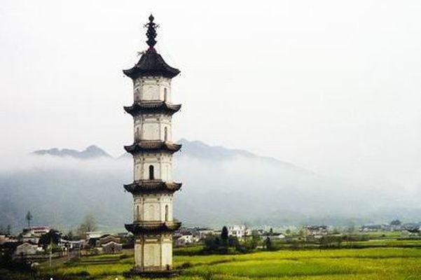  p>云门塔位于黟县城西北郊碧山南麓.