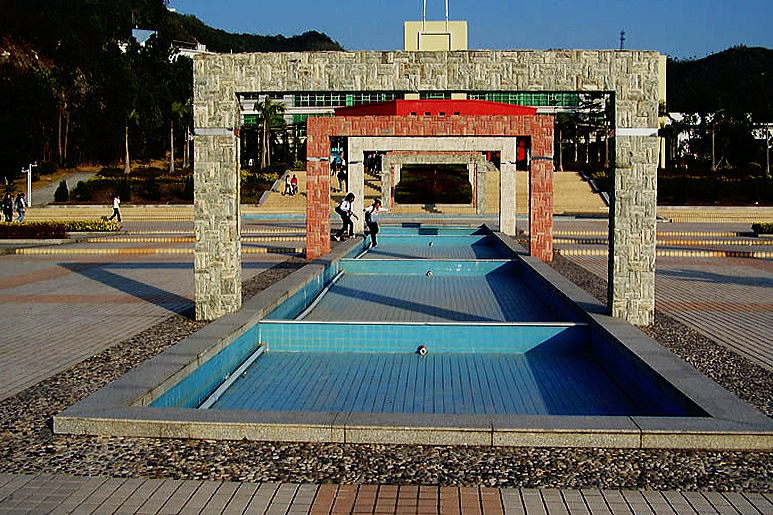  p>遵义医科大学珠海校区(the zhuhai campus of the zunyi medical