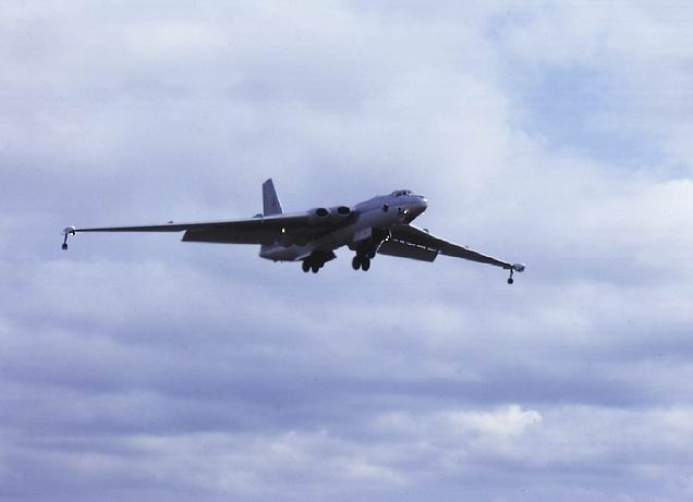  p>米亚-4轰炸机(俄文:miya-4,俄文代号:Молот,译文:重锤;英文:m