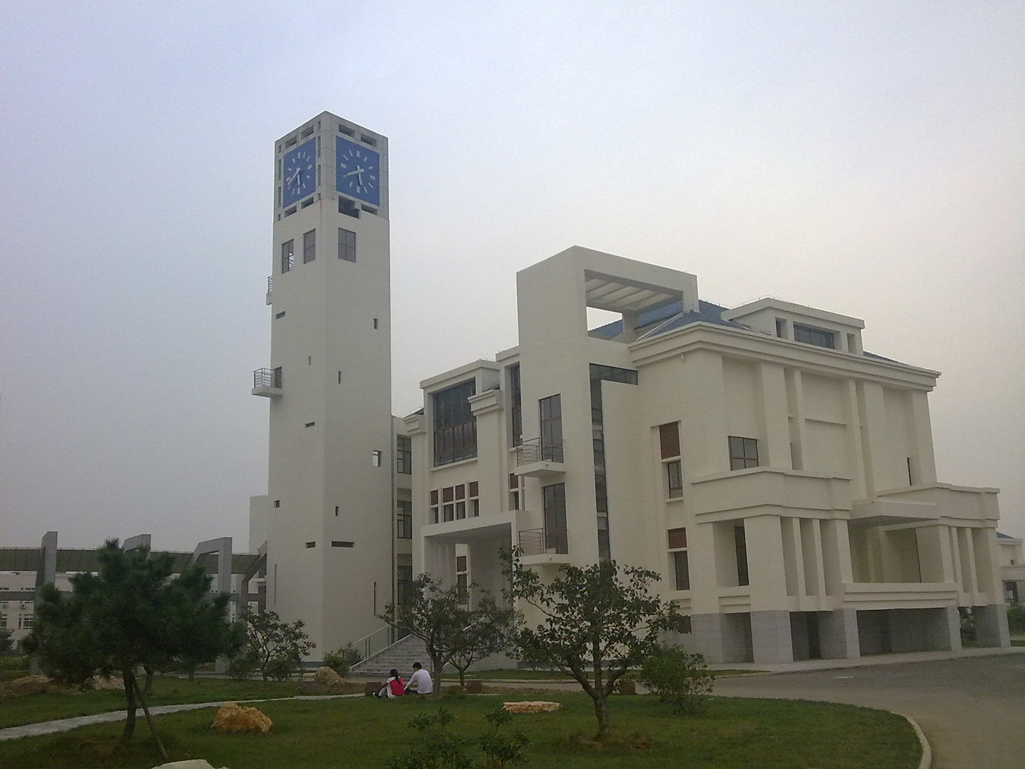 临沂师范学院坐落在 a href="#">山东省 /a>临沂市,前身是1941年5月为