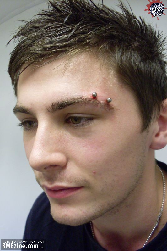  p data-id="gnwp5wuu4q">眉钉(méi dìng),是一种人体穿孔艺术,分为