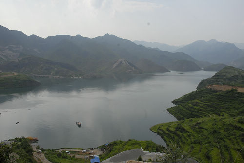 ">浙江省 /a>丽水市瓯江流域小溪支流中段,上至景宁鹤溪,下至青田滩坑