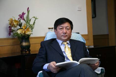 data-id="gnazpl5vwn">回族,1956年9月生于呼和浩特市,原籍河北定州