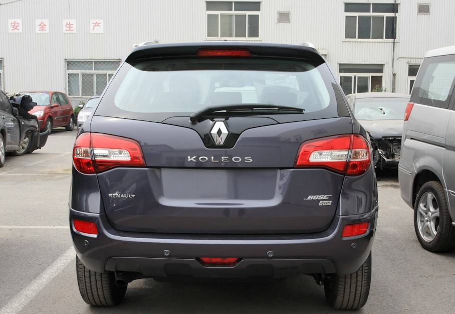 专业四驱suv平台,同时增加了雷诺汽车独特的设计风格和更多人性化设计