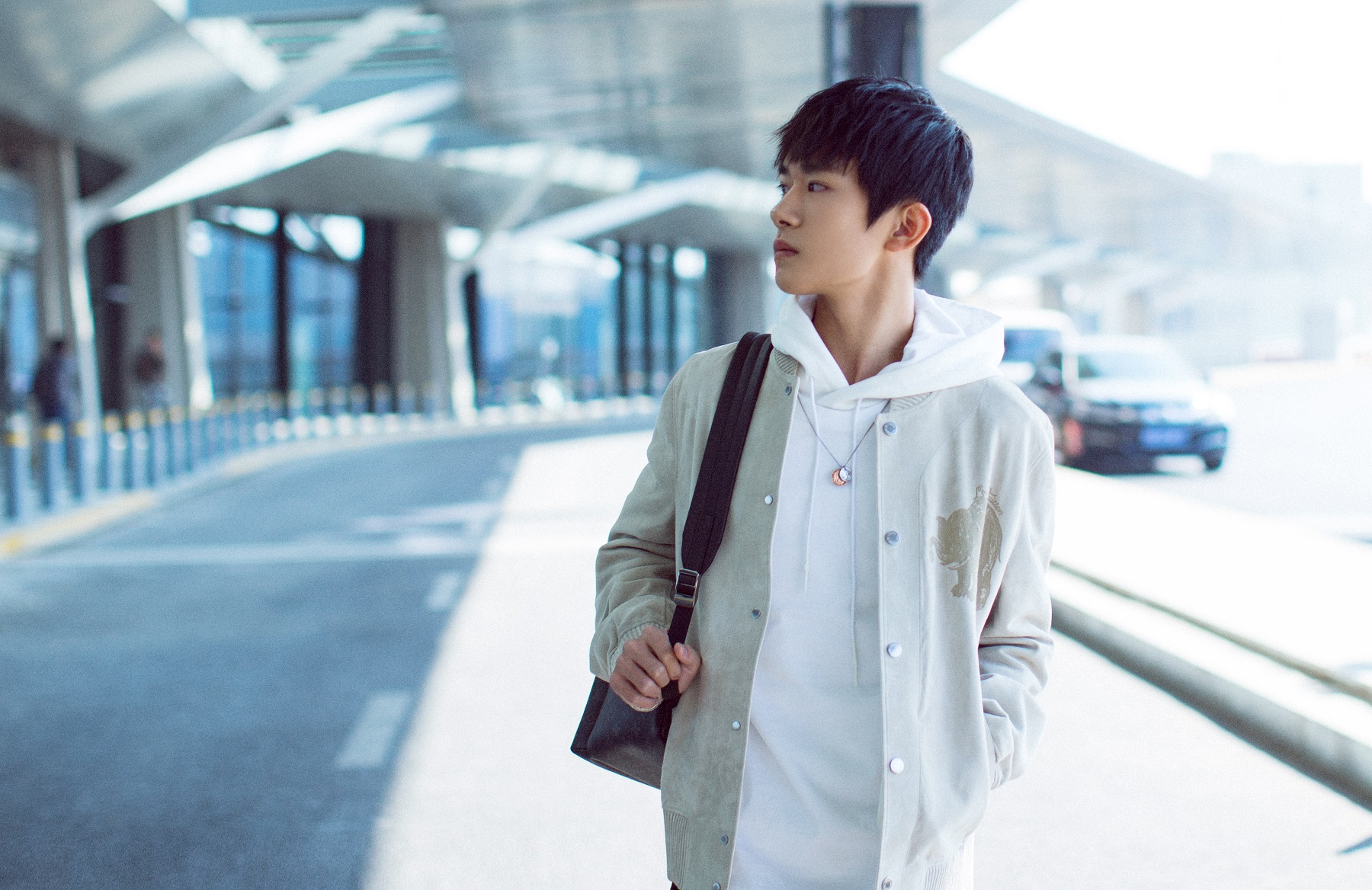  p>易烊千玺,2000年11月28日生于湖南怀化,中国内地男演员,歌手,舞者