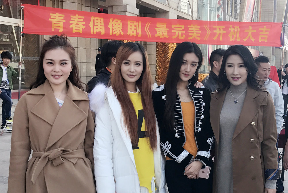 祖籍浙江,毕业于威海影视学院,中国内地女演员