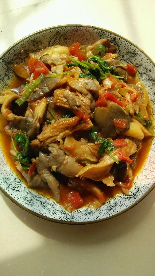  p>西红柿炒蘑菇是一款家常菜品,制作原料主要有西红柿, a href="#"