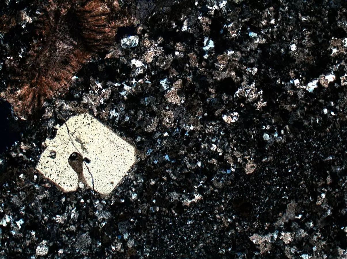  p>指 a target="_blank" href="/item/火山玻璃/3132356" data-lemma