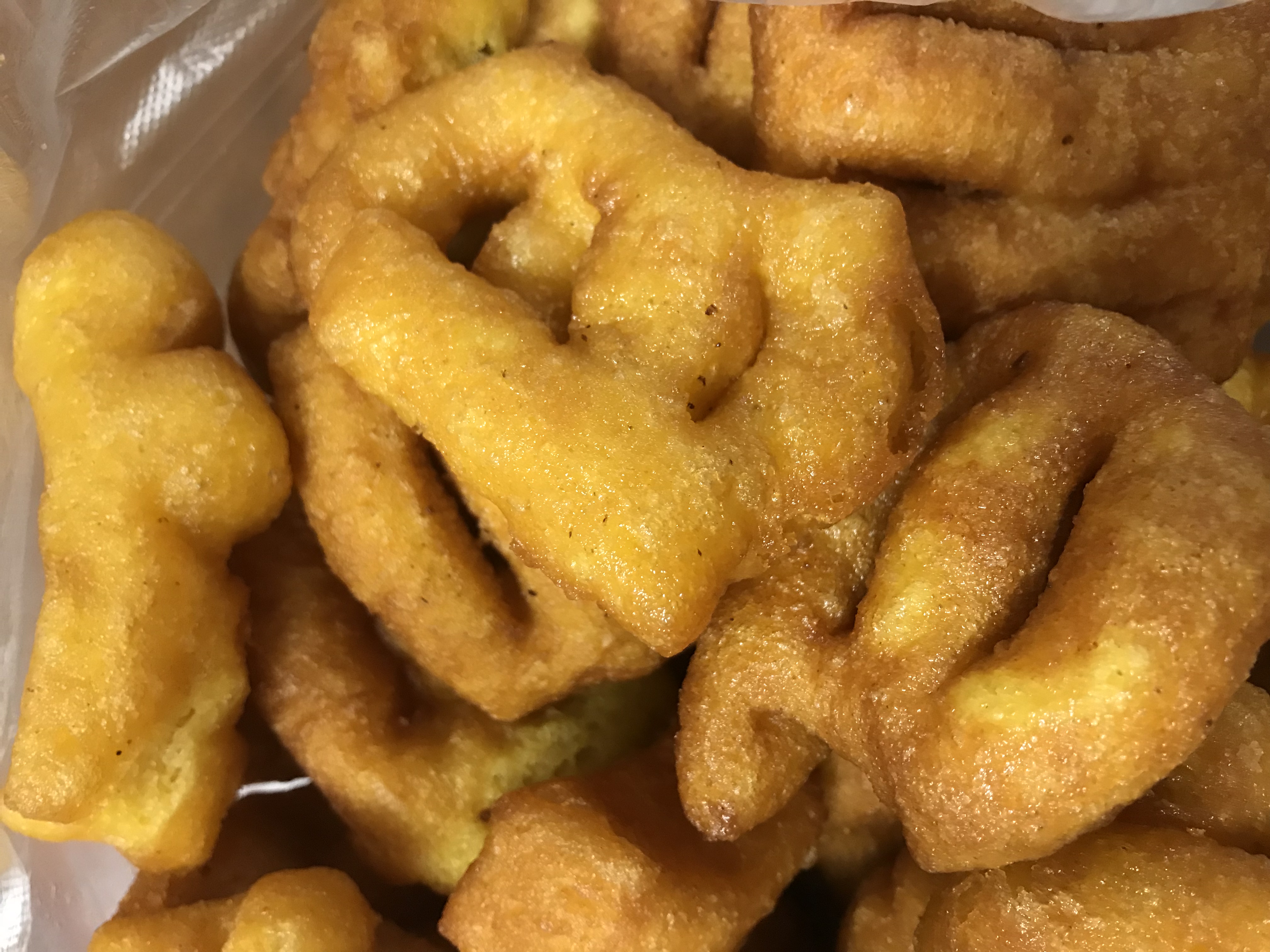  p>油食是平山县西部山区的一种传统小吃,由玉米面,小麦面粉,水烹饪而