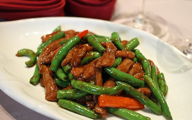  p data-id="gnwo95ijj1">尖椒牛柳是以牛里脊肉为主料,辣椒,色拉油为