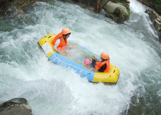 广东省江门市台山市北峰山的景点,河全程长约5公里,漂流时间约99分钟
