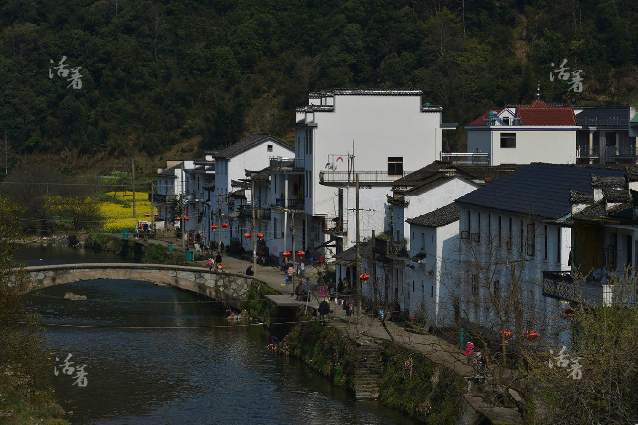  p>陈霞村位于休宁县西南部,率水河贯穿全境,山清水秀,人杰地灵.