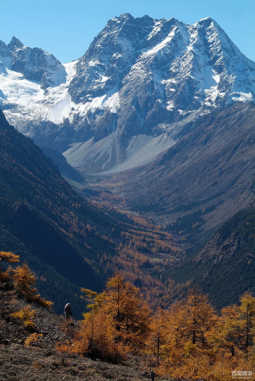  p>白马雪山又称白茫雪山,主峰 a target="_blank" href="/item/扎拉