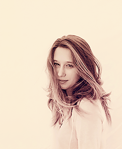  p>泰莎·法米加 i>(taissa farmiga) /i>,1994年8月17日生于美国