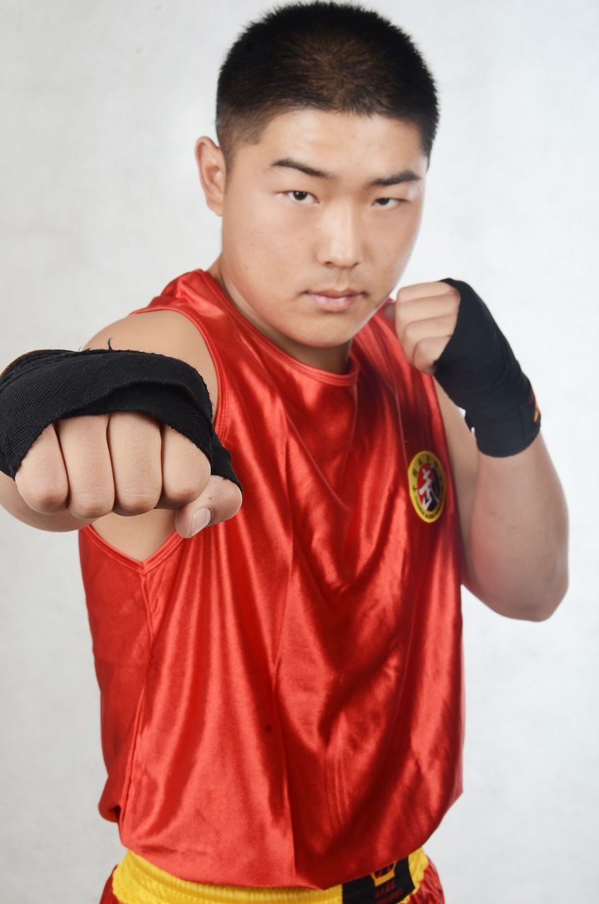  p data-id="gnwhp3el4i">散打服,就是散打专业训练的服装.