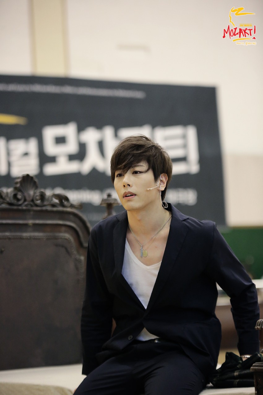  p>朴孝信(park hyo shin),韩国著名男歌手.